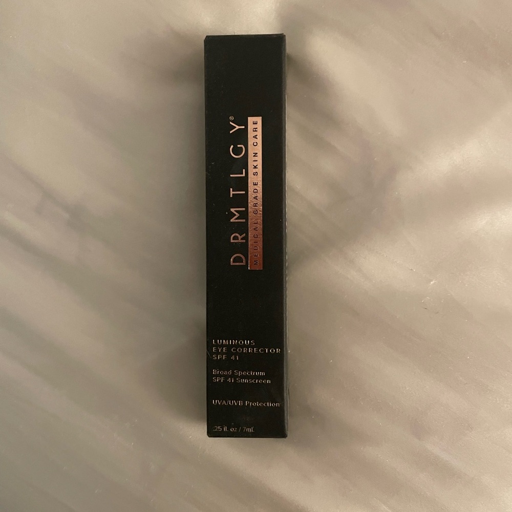 DRMTLGY luminous eye corrector